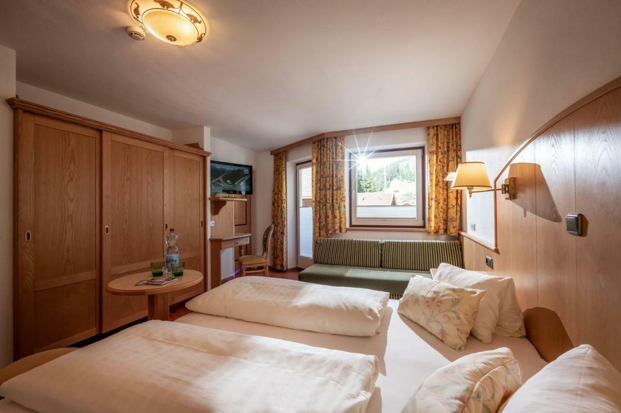 Alpenrose Hotel-Garni ゲルロス エクステリア 写真