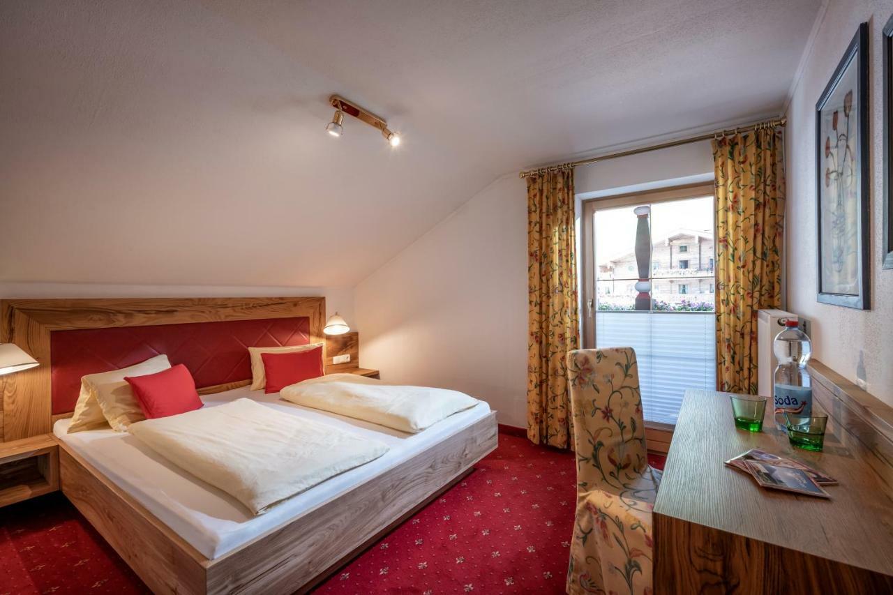 Alpenrose Hotel-Garni ゲルロス エクステリア 写真
